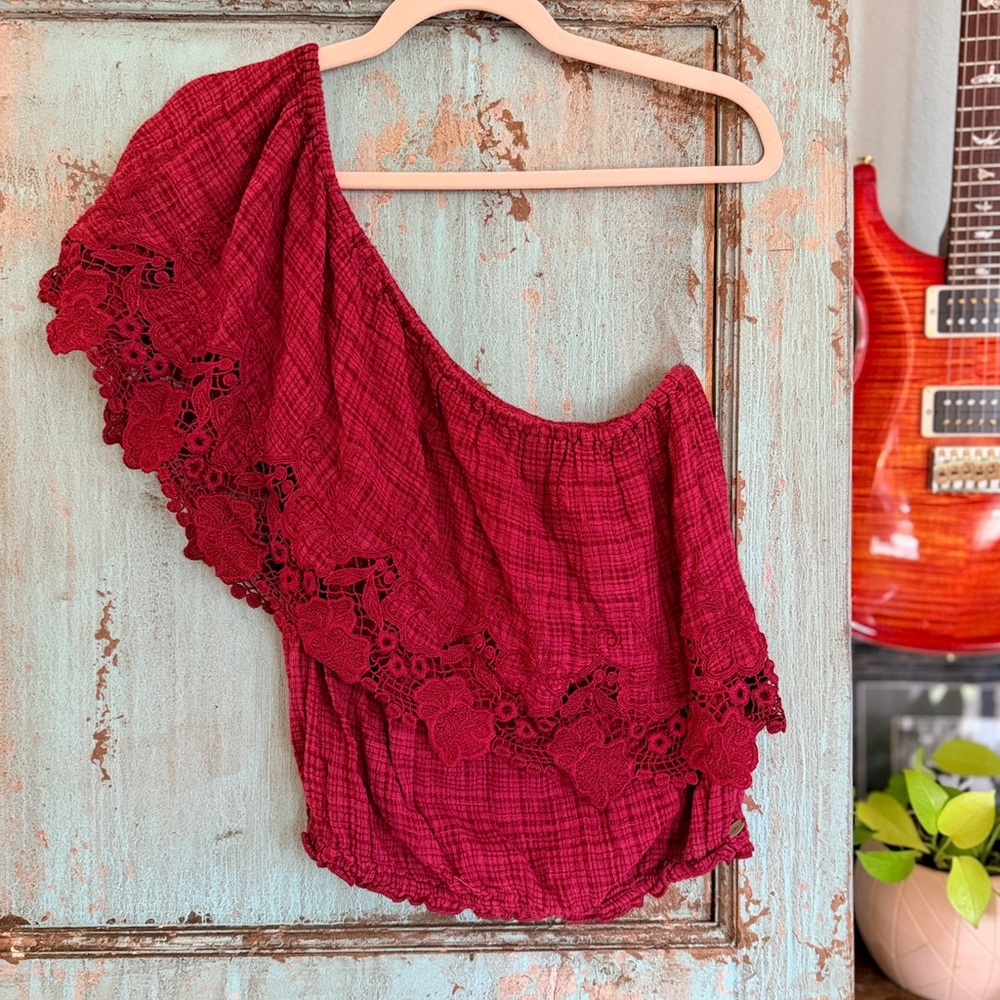 O’Neill One Shoulder Crochet Lace Top – Size M Deep Red